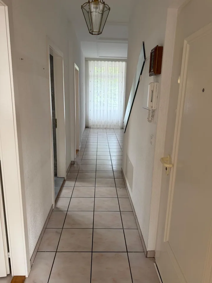 Grosszügige 3½-Zimmer-Wohnung mit Balkon in Biel /  Spacious 3.5-Room Apartment with Balcony in Biel