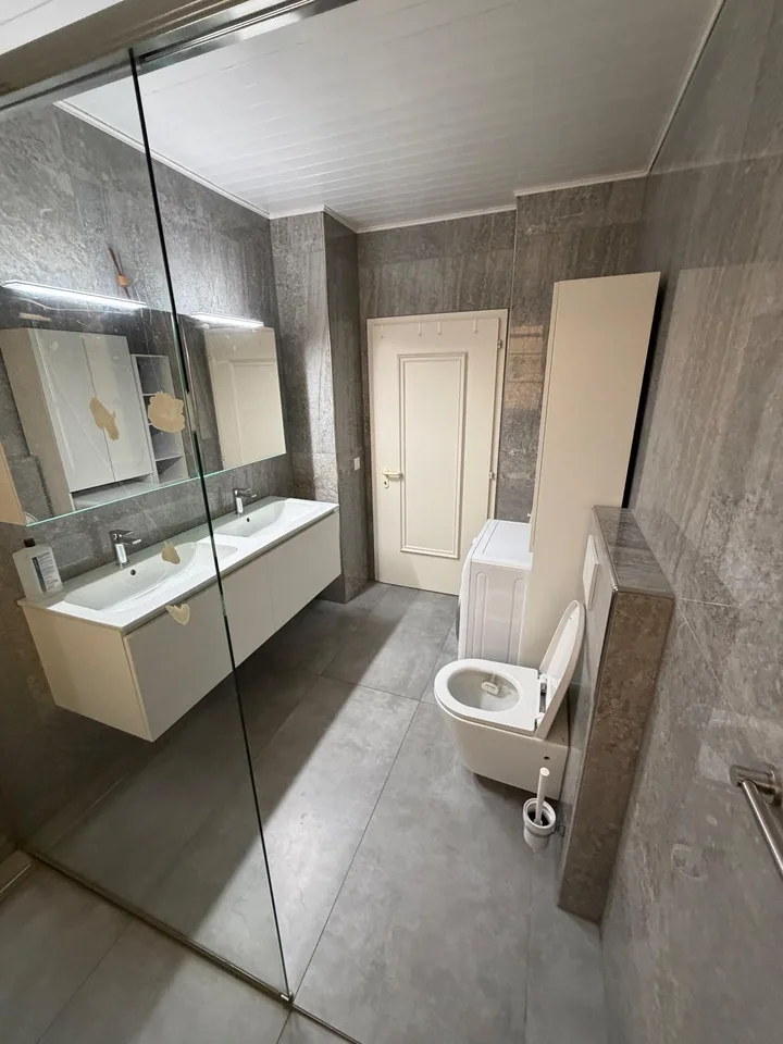 Grosszügige 3½-Zimmer-Wohnung mit Balkon in Biel /  Spacious 3.5-Room Apartment with Balcony in Biel