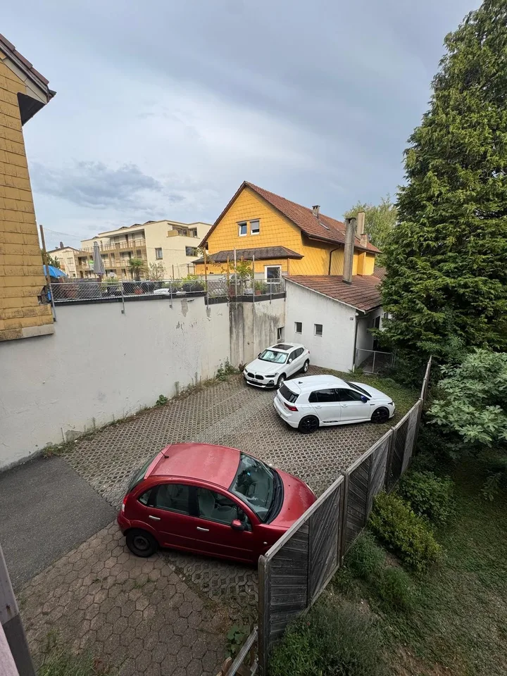Grosszügige 3½-Zimmer-Wohnung mit Balkon in Biel /  Spacious 3.5-Room Apartment with Balcony in Biel
