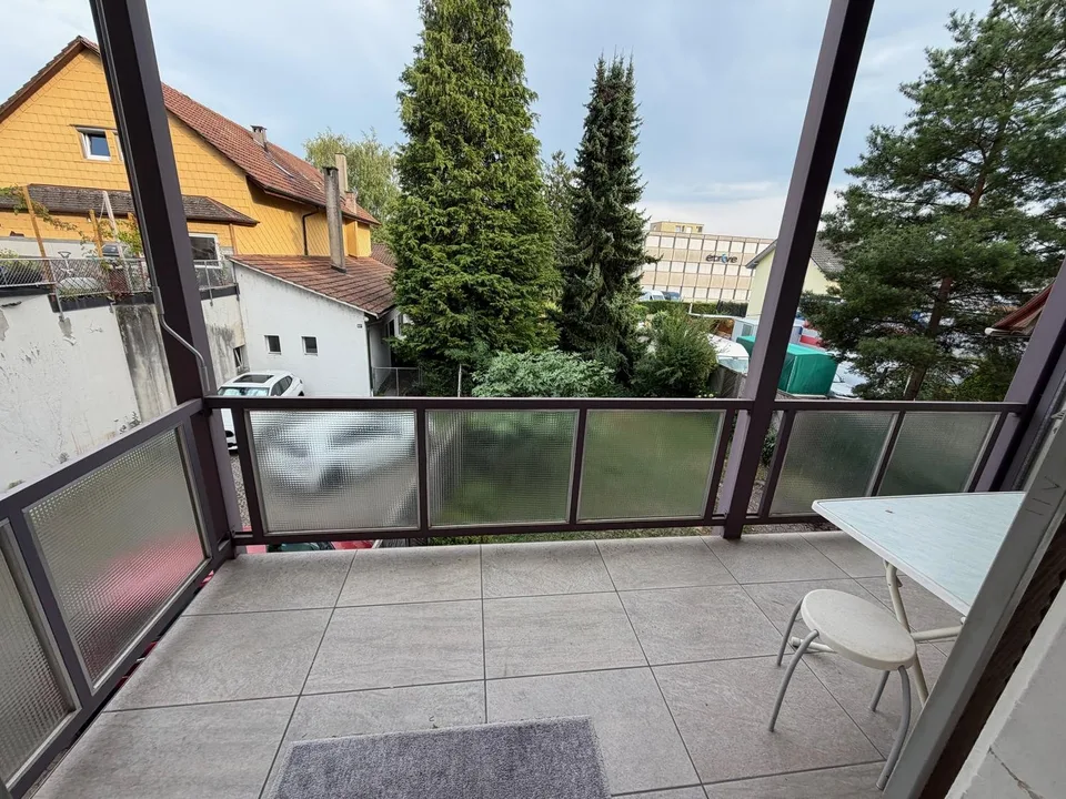 Grosszügige 3½-Zimmer-Wohnung mit Balkon in Biel /  Spacious 3.5-Room Apartment with Balcony in Biel