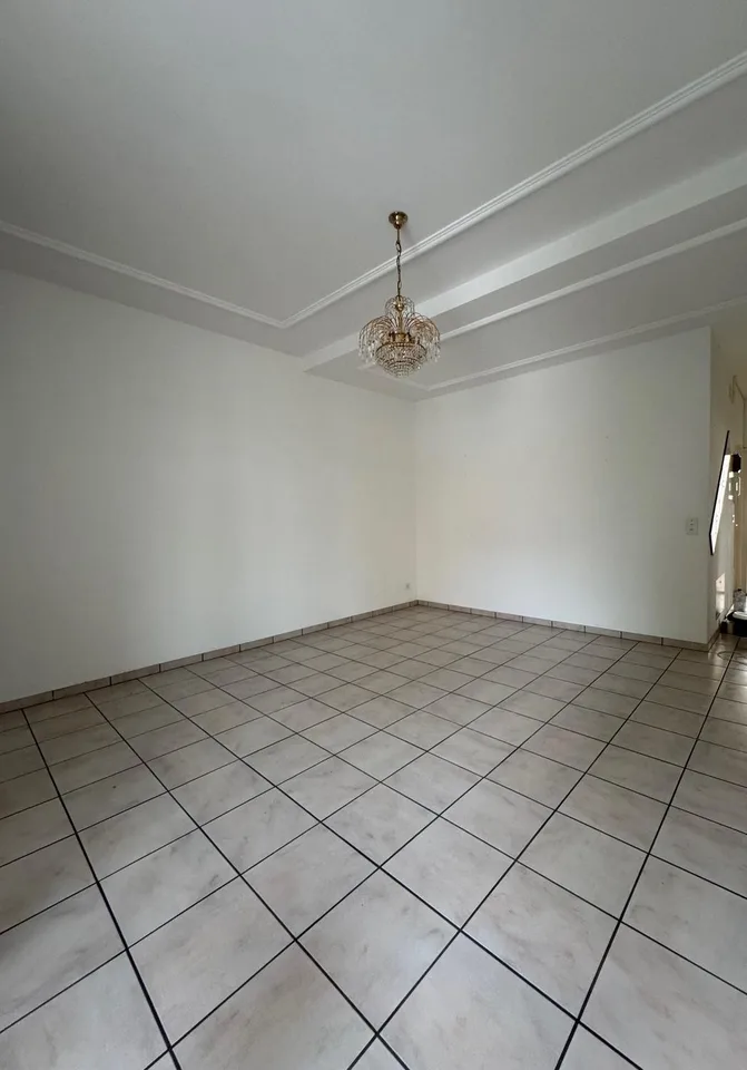 Grosszügige 3½-Zimmer-Wohnung mit Balkon in Biel /  Spacious 3.5-Room Apartment with Balcony in Biel