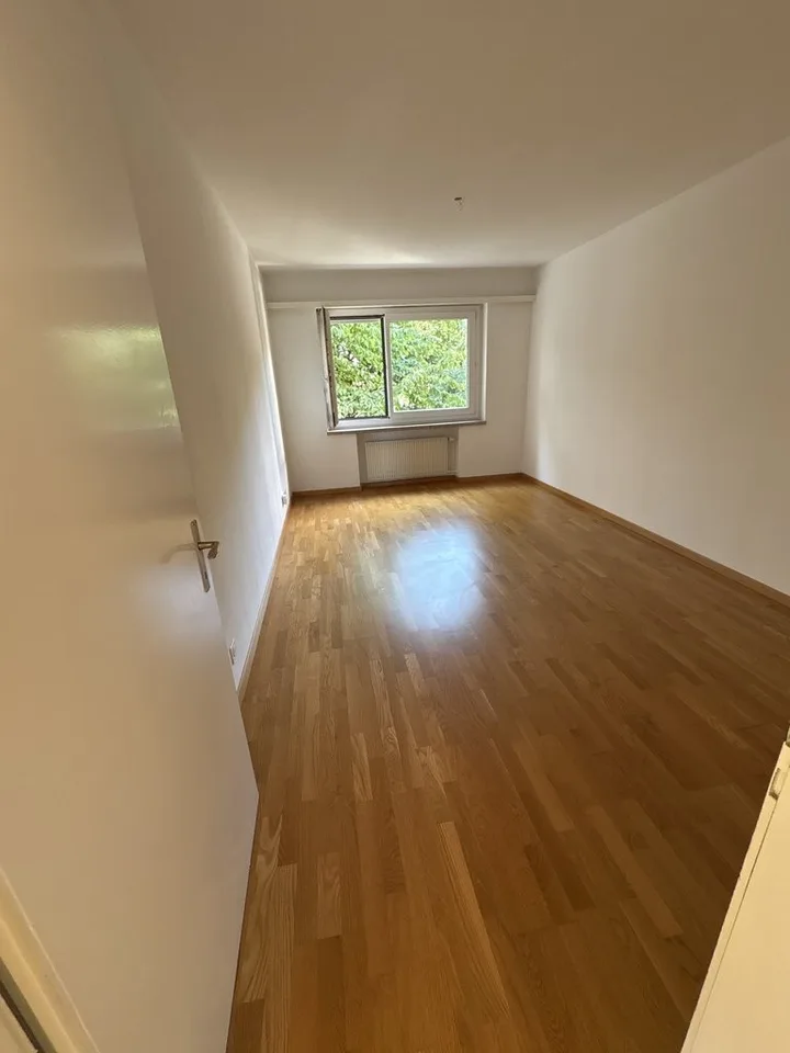 Grosszügige 5-Zimmer-Wohnung im Hochparterre