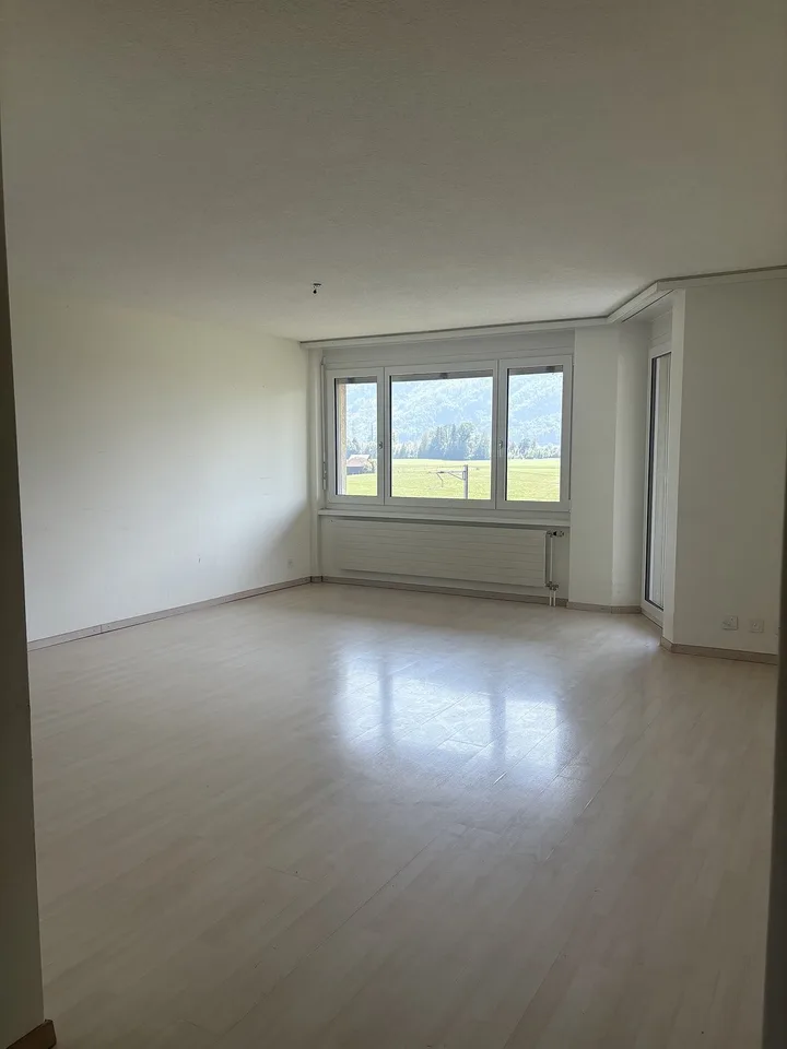 Familienfreundliche 4.5-Zimmer-Dachwohnung mit schöner Weitsicht