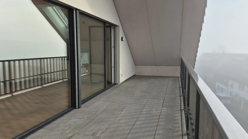 Helle 2.5 Zimmer Wohnung im Dachgeschoss
