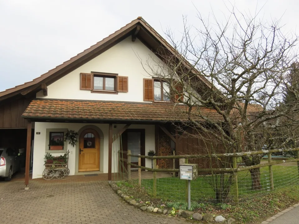 Einfamilienhaus mit grossem Garten und Wintergarten