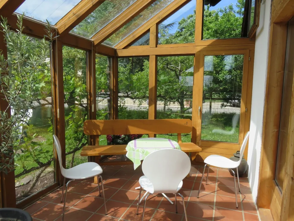 Einfamilienhaus mit grossem Garten und Wintergarten