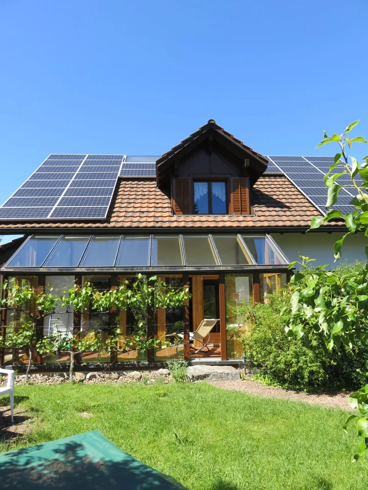Einfamilienhaus mit grossem Garten und Wintergarten