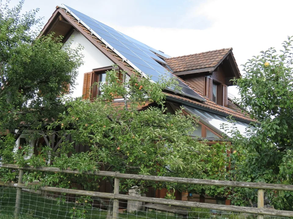 Einfamilienhaus mit grossem Garten und Wintergarten