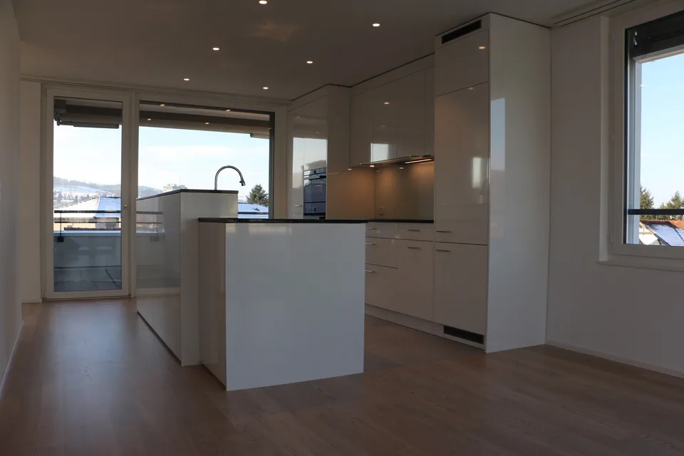 Exklusive 3 1/2 Zimmer Attikawohnung mit 2 Balkonen