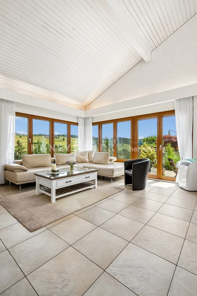 Maison unifamiliale unique de 6.5 pièces avec vue panoramique