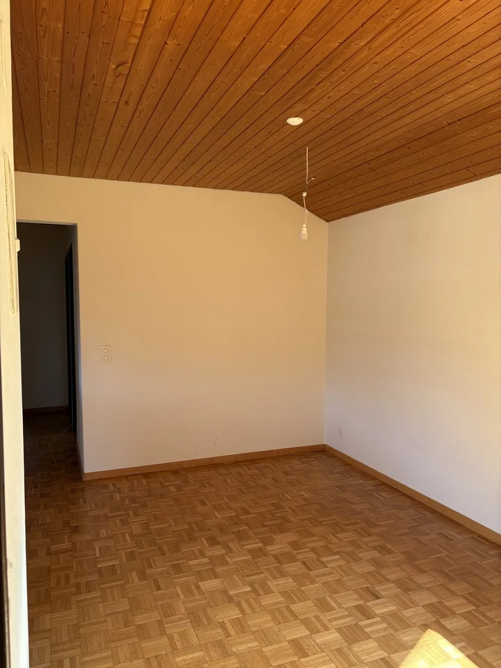 Familienfreundliche 4.5-Zimmer-Dachwohnung mit schöner Weitsicht