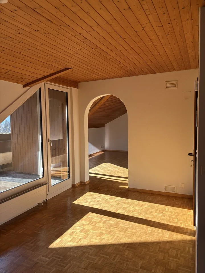 Familienfreundliche 4.5-Zimmer-Dachwohnung mit schöner Weitsicht