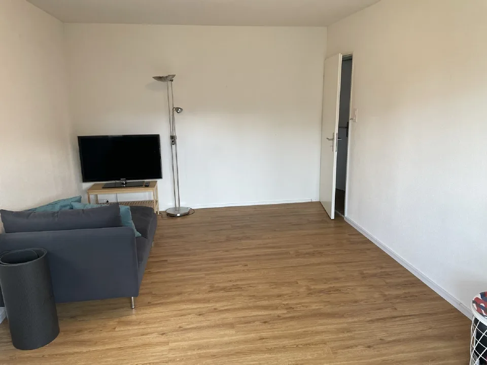 Gemütliche 2.5-Zimmer-Wohnung mit Balkon in Regensdorf – sofort verfügbar!