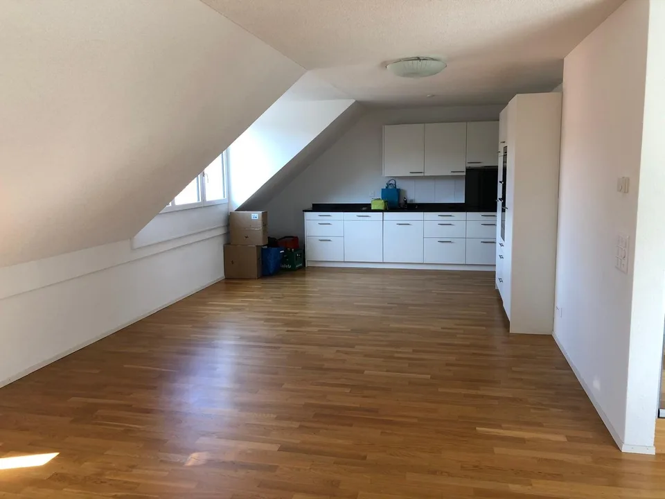 Helles und geräumige WG Zimmer in Stallikon ab 15 September