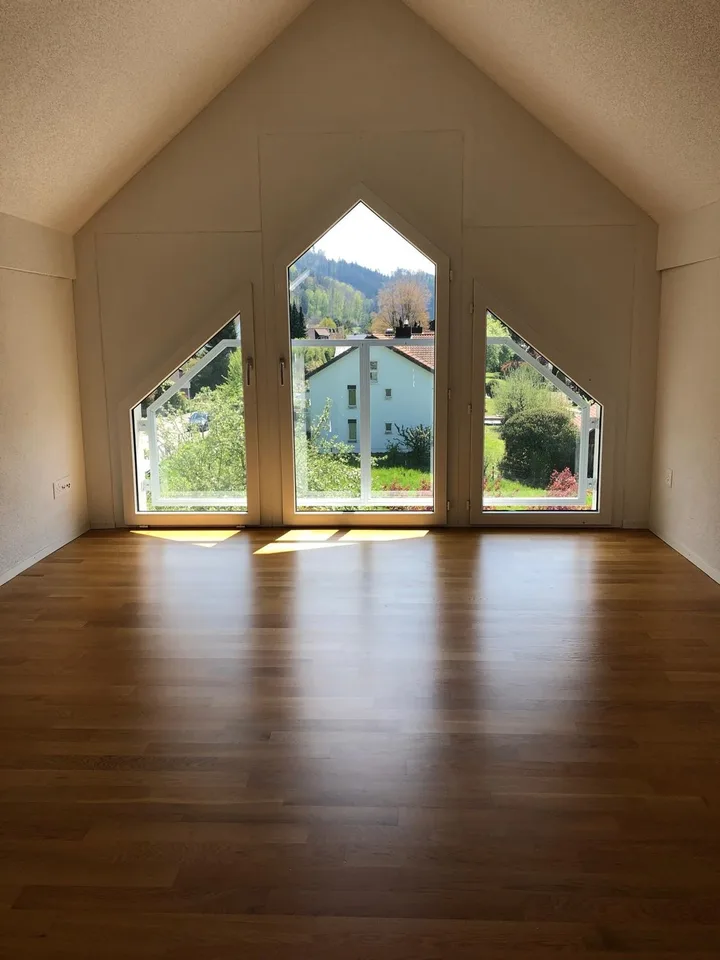 Helles und geräumige WG Zimmer in Stallikon ab 15 September