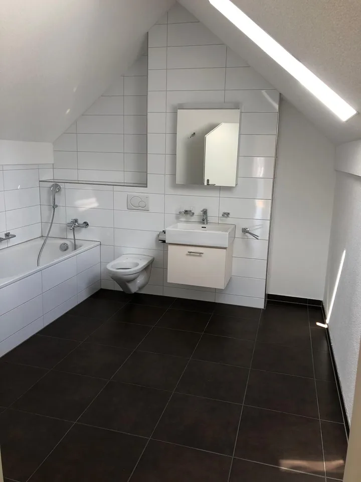 Helles und geräumige WG Zimmer in Stallikon ab 15 September