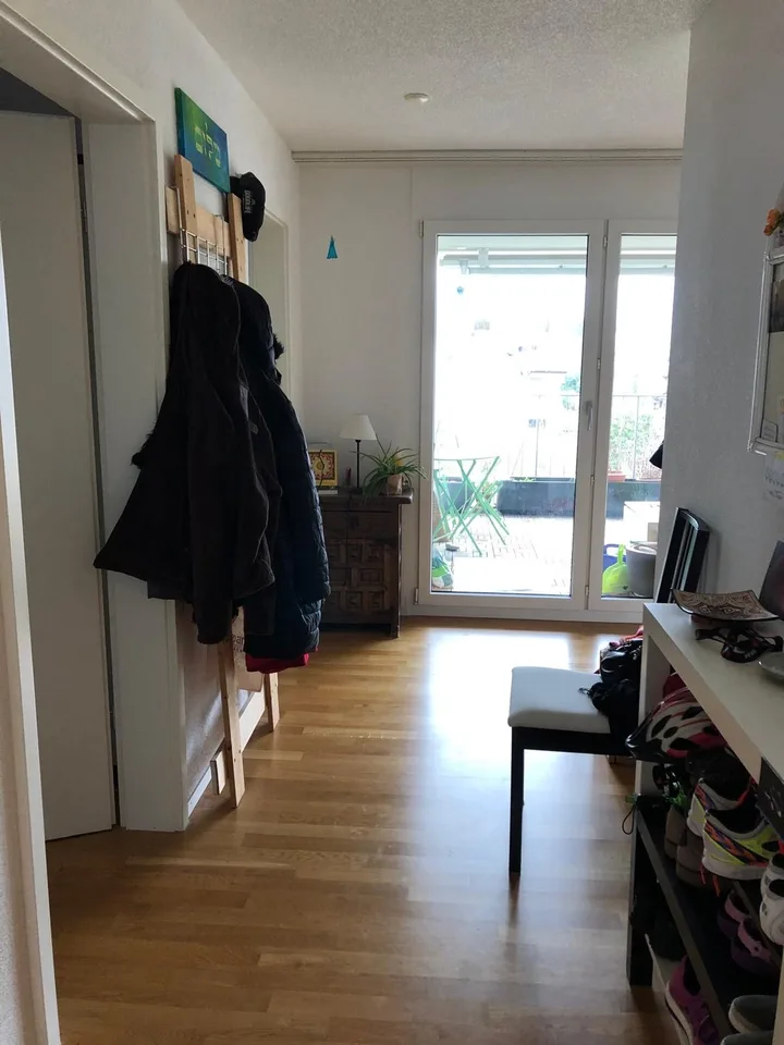 Helles und geräumige WG Zimmer in Stallikon ab 15 September