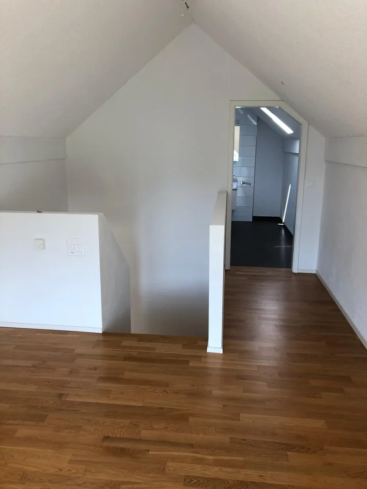 Helles und geräumige WG Zimmer in Stallikon ab 15 September