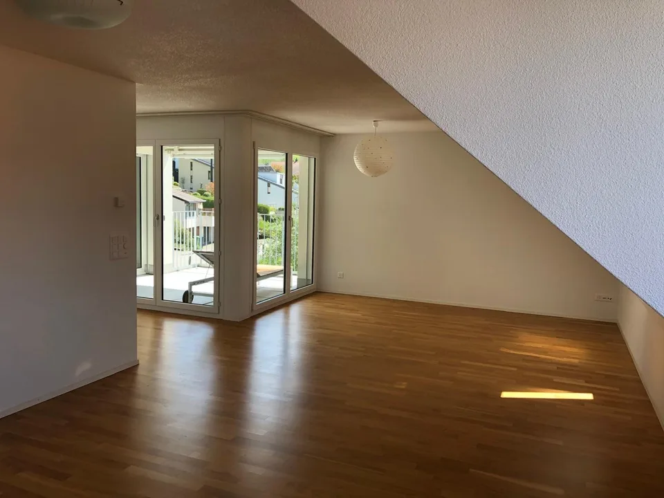 Helles und geräumige WG Zimmer in Stallikon ab 15 September