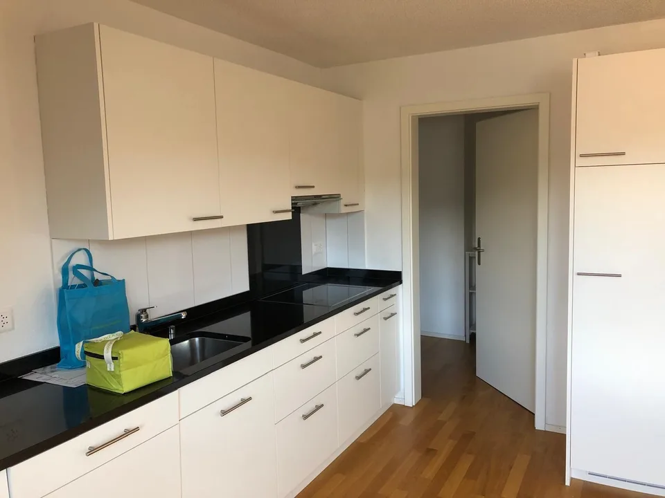 Helles und geräumige WG Zimmer in Stallikon ab 15 September