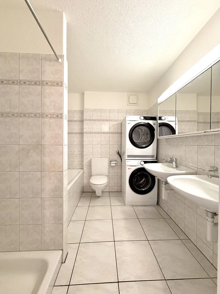 Wohlfühlende 3,5 Zimmer Wohnung an ruhiger Lage inkl. Hobbyraum zu vermieten.