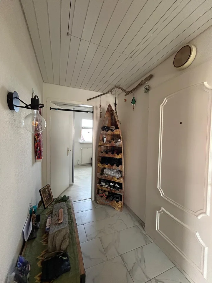Spacious 2.5-Room Apartment in Wallisellen with Mountain Views