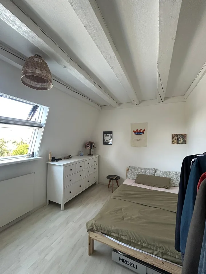 Spacious 2.5-Room Apartment in Wallisellen with Mountain Views