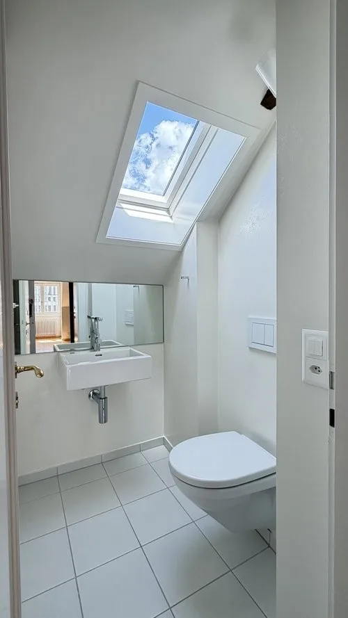 Charmante 3-Zimmer-Wohnung mit Balkon in der Zürcher Altstadt – sofort verfügbar