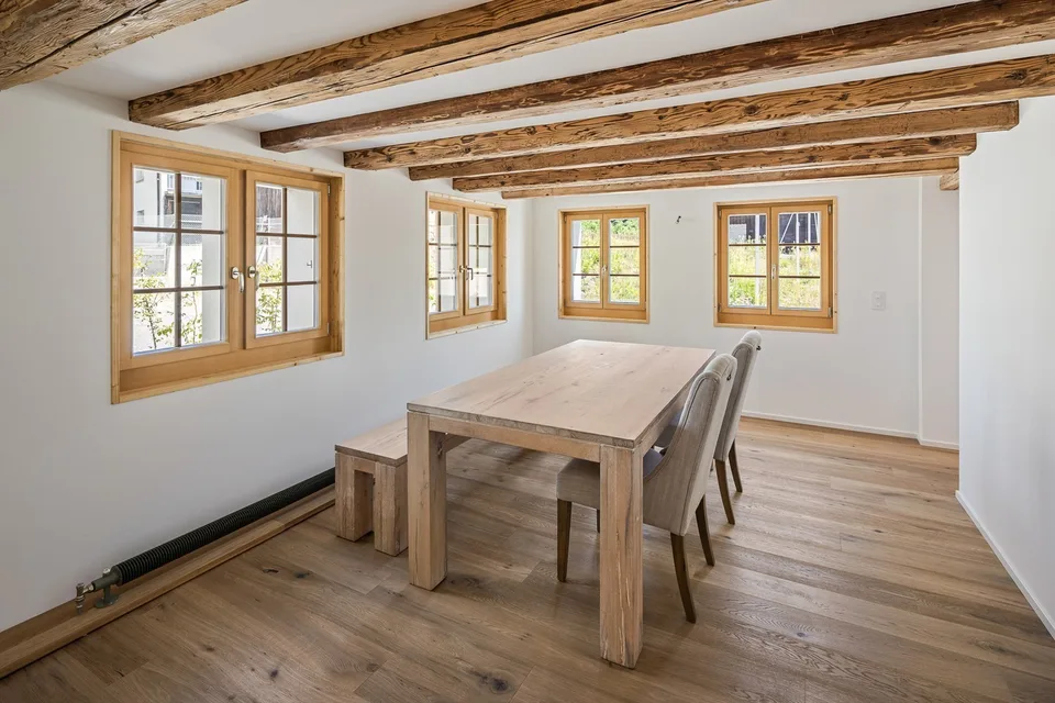 Letzte Gelegenheit: Einzigartige 7.5-Zimmer-Bauernhaushälfte