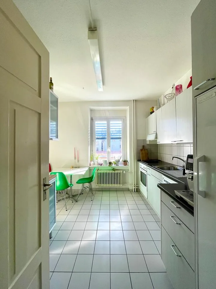 TILL THE END OF AUGUST ONLY..!!! Researcher flat share// mature flat share  (34y+, next to Zurich HB - 450m)
