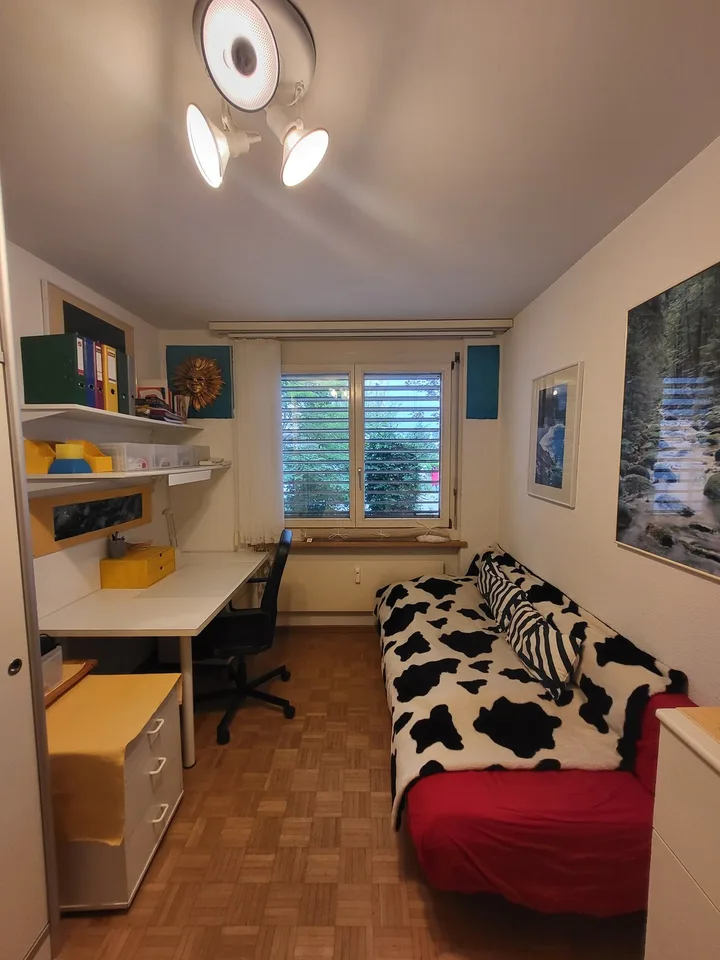 Möbliertes WG-Zimmer in grosser 3er-WG in Zürich-Höngg – ruhig & im Grünen