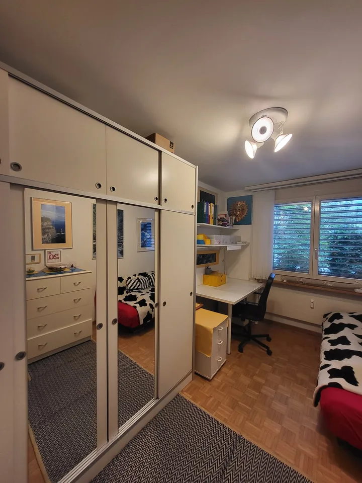 Möbliertes WG-Zimmer in grosser 3er-WG in Zürich-Höngg – ruhig & im Grünen
