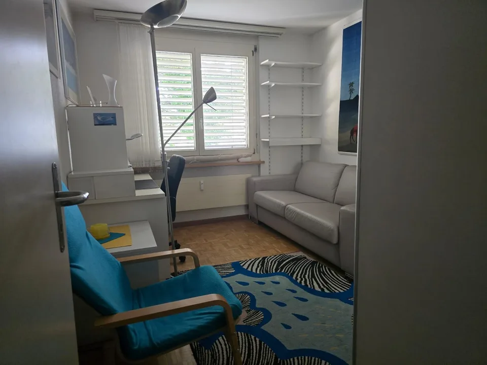 Möbliertes WG-Zimmer in grosser 3er-WG in Zürich-Höngg - ruhig und im Grünen