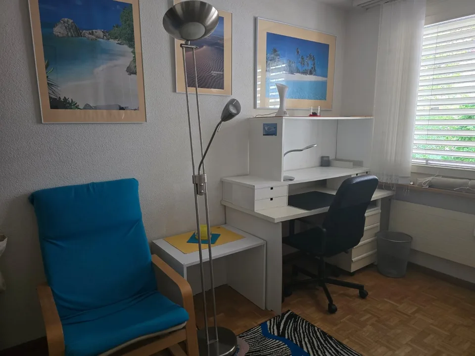 Möbliertes WG-Zimmer in grosser 3er-WG in Zürich-Höngg - ruhig und im Grünen