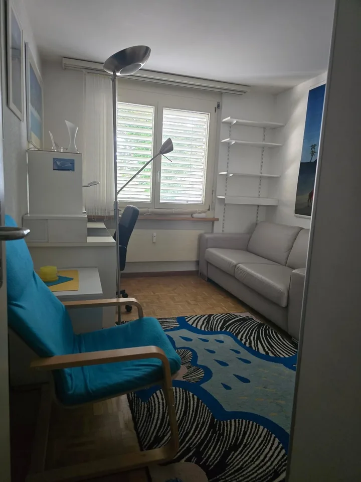 Möbliertes WG-Zimmer in grosser 3er-WG in Zürich-Höngg - ruhig und im Grünen
