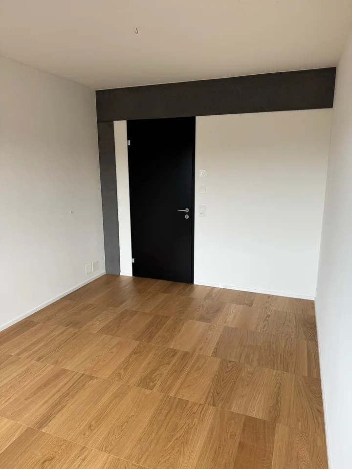Freies Zimmer in lichtdurchfluteter Dreier-WG