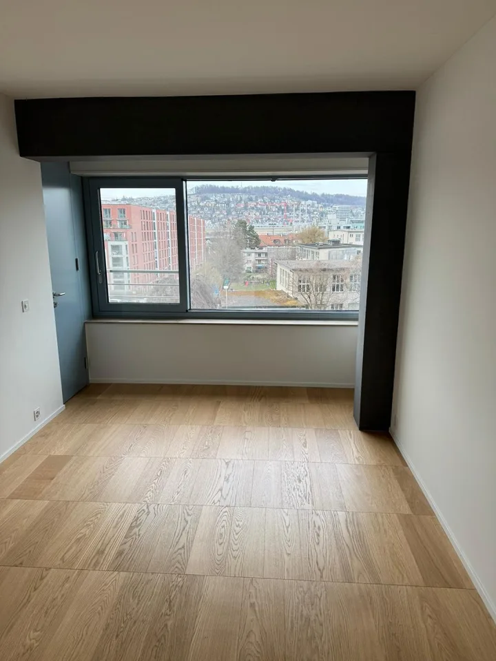 Freies Zimmer in lichtdurchfluteter Dreier-WG