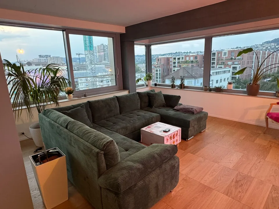 Freies Zimmer in lichtdurchfluteter Dreier-WG