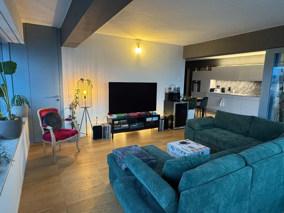 Freies Zimmer in lichtdurchfluteter Dreier-WG