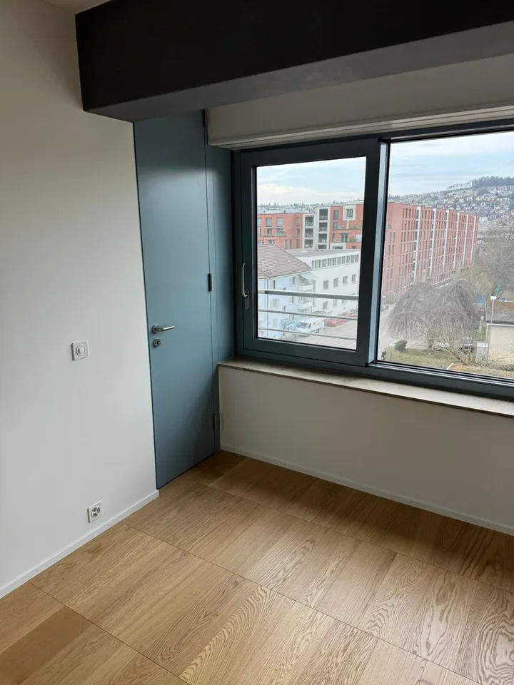 Freies Zimmer in lichtdurchfluteter Dreier-WG
