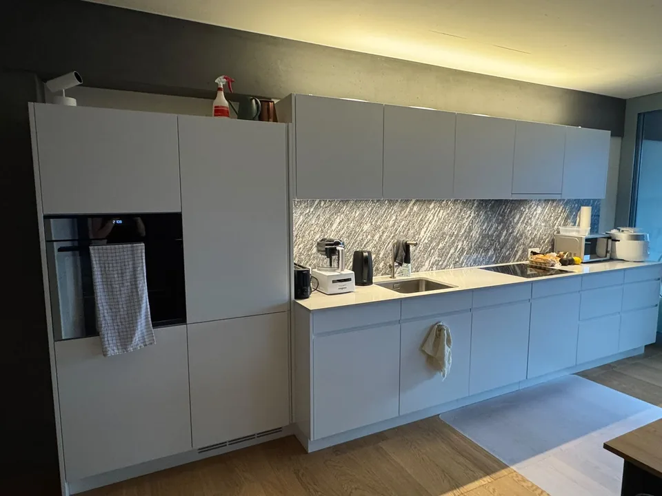 Freies Zimmer in lichtdurchfluteter Dreier-WG