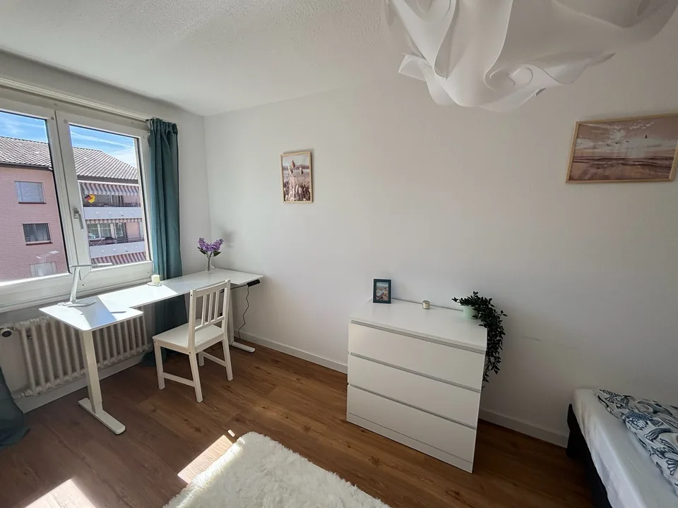 Modern möbliertes WG-Zimmer in Luzern (Kriens) – CHF 890 all inclusive
