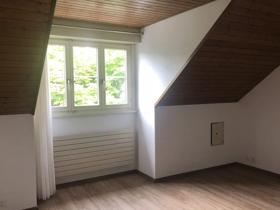 3.5-Zimmer-Dachwohnung zu vermieten