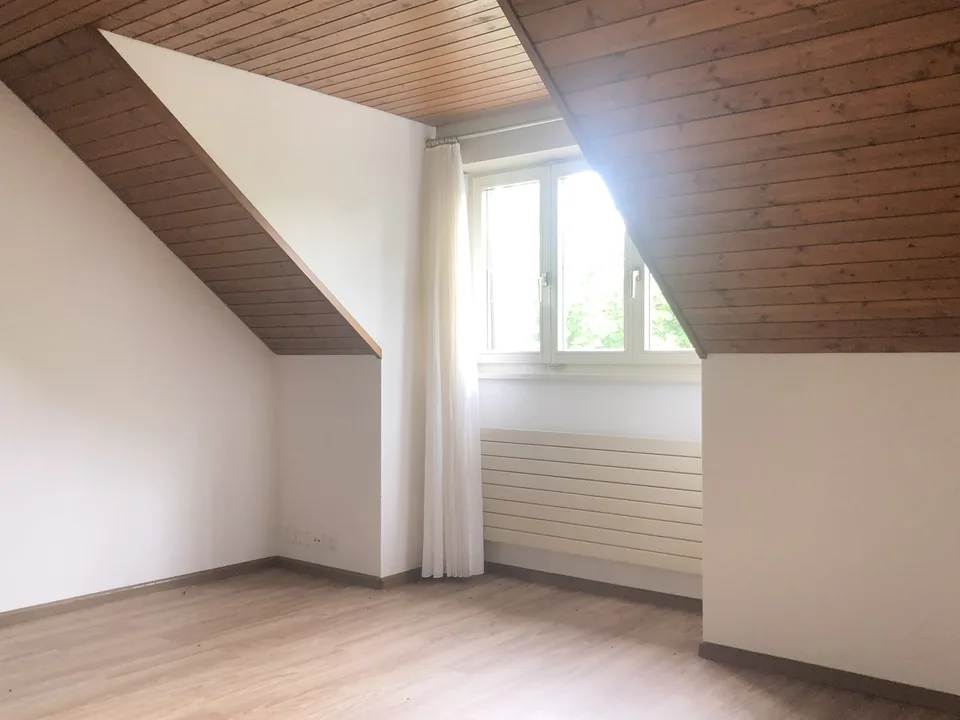 3.5-Zimmer-Dachwohnung zu vermieten