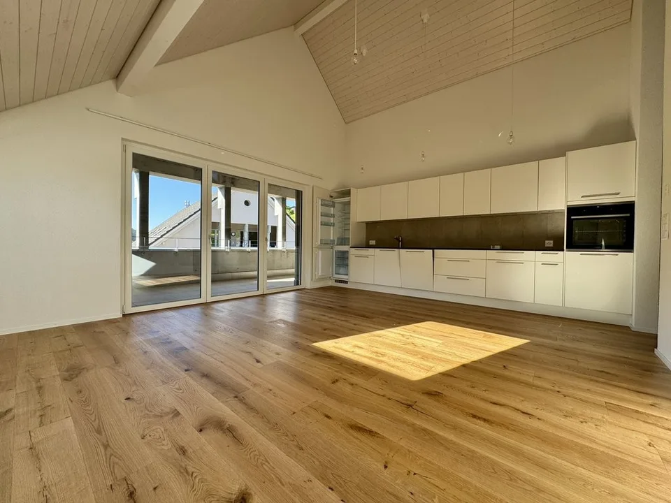 SCHÖN UND MODERN MIT GROSSEM BALKON