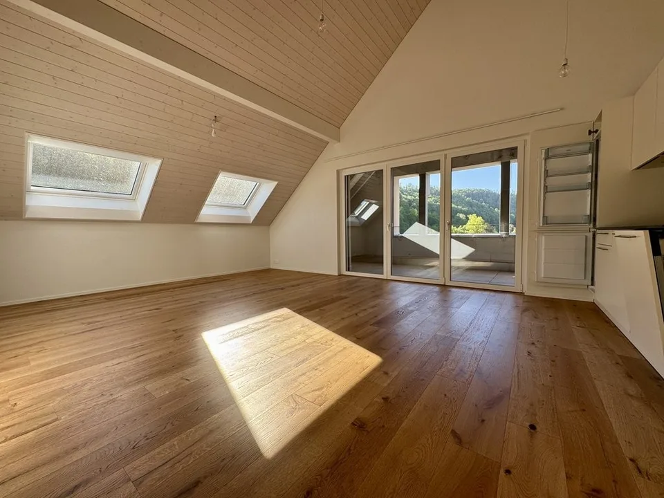 SCHÖN UND MODERN MIT GROSSEM BALKON