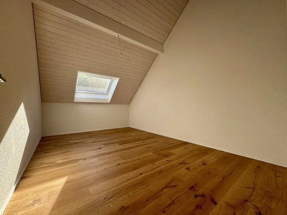 SCHÖN UND MODERN MIT GROSSEM BALKON