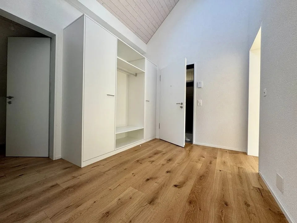 SCHÖN UND MODERN MIT GROSSEM BALKON