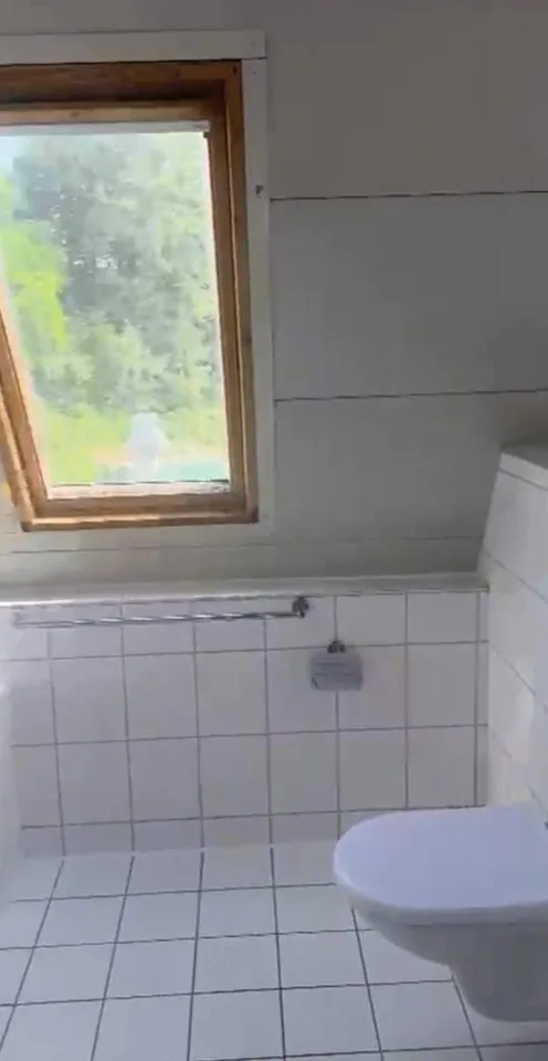 🏡 Single rooms for rent in Winznau. Excellent location near Olten: the bus stop is just a few minutes away, and Dulliken train station is within walking distance. Good connections to Aarau, Basel, Zurich, Bern and Lucerne.