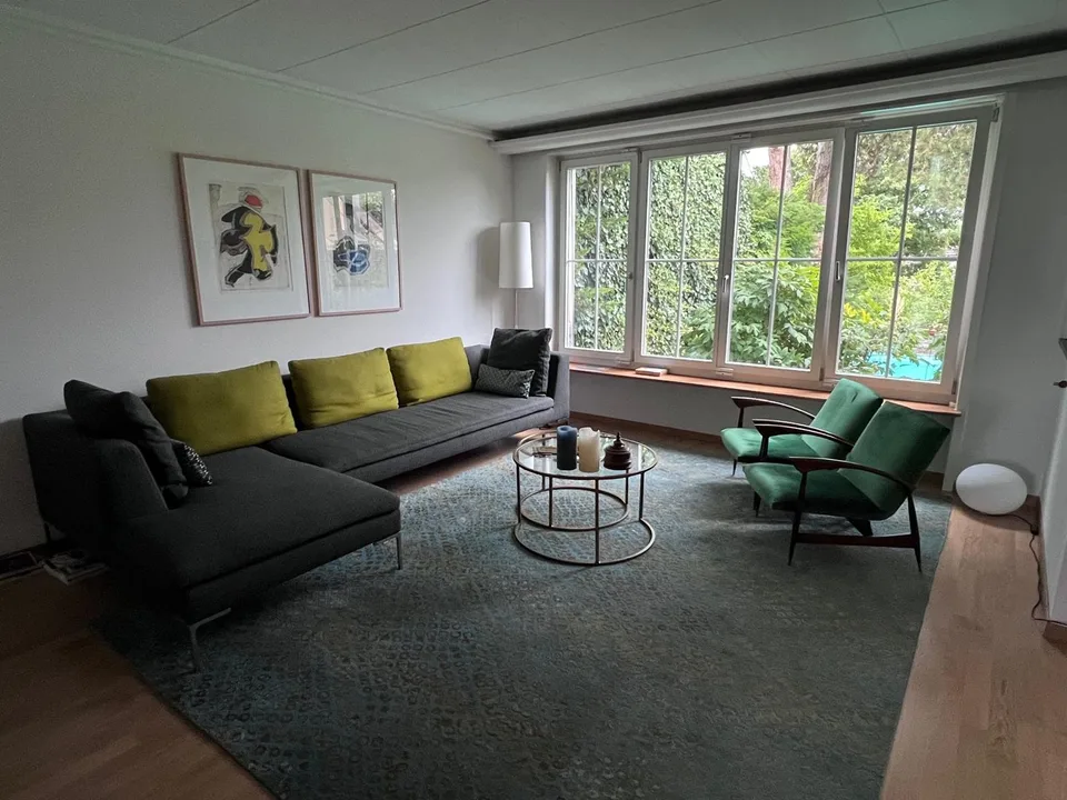 Einfamilienhaus mit Pool auf dem grünen Bruderholz